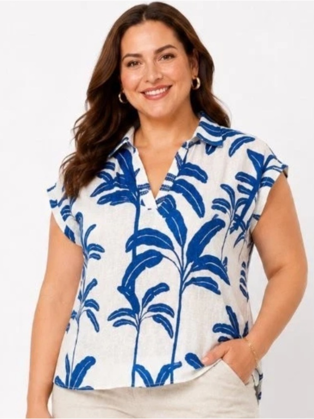 Tahari Blue & White Pull On Short Sleeved Collared Palm Print Linen Shirt / Top.